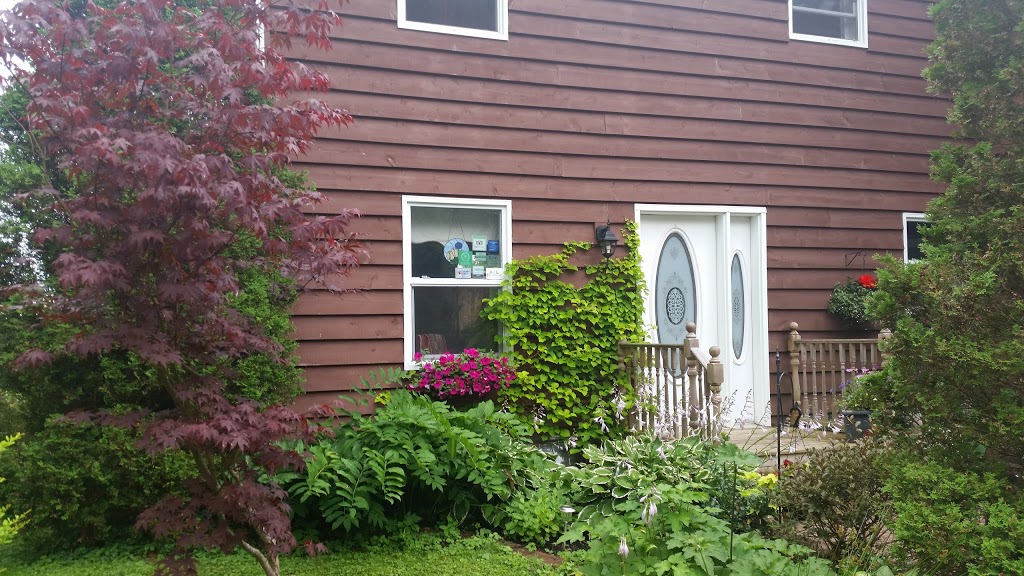 Tulips and Thistle Bed & Breakfast | 913 Pictou Rd, East Mountain, NS B6L 2N1, Canada | Phone: (902) 895-6141