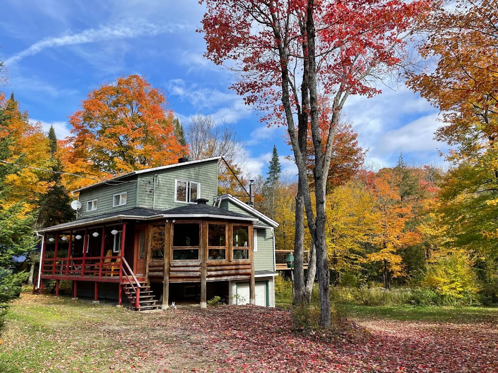 The Lazy River Chalet | 451 Chem. Fany, Namur, QC J0V 1N0, Canada | Phone: (514) 653-0147