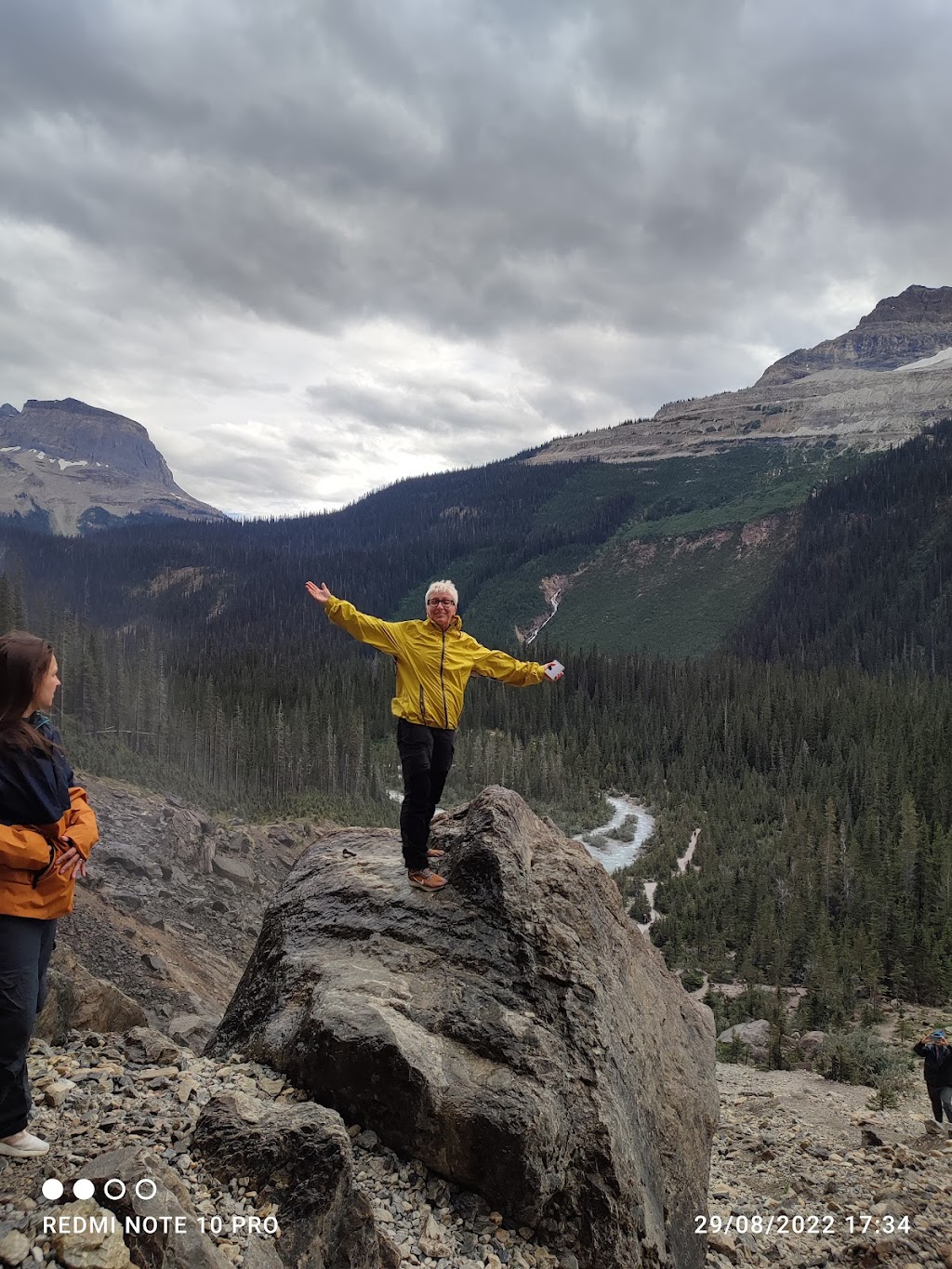 Bear Country Guiding & Consulting | 30 Shawnee Common SW, Calgary, AB T2Y 0R1, Canada | Phone: (403) 629-5688