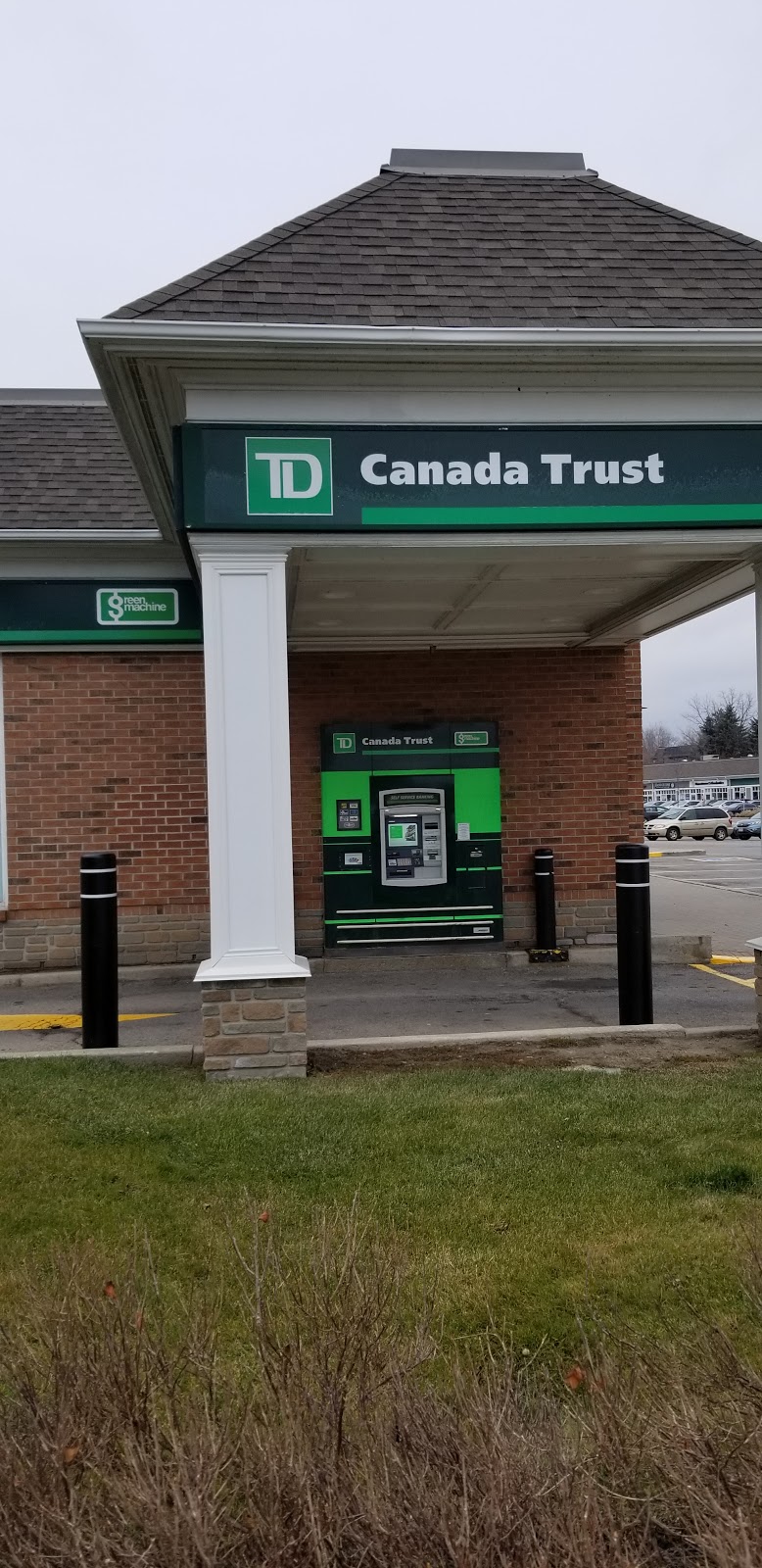 Credit Landing Shopping Centre | 252 Lakeshore Rd W, Mississauga, ON L5H 1G6, Canada