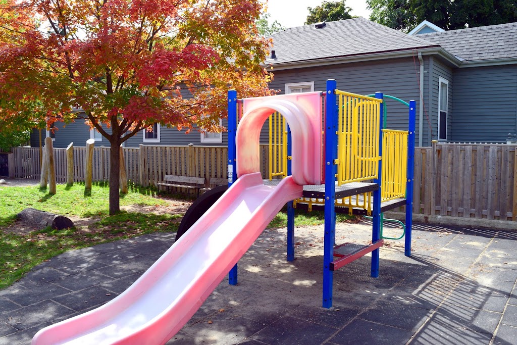 Montessori Academy of London - Oxford | 311 Oxford St E, London, ON N6A 1V3, Canada | Phone: (519) 433-9121