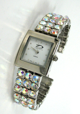 Time Collection | 1951 Glen Dr, Vancouver, BC V6A 4J6, Canada | Phone: (604) 688-8962