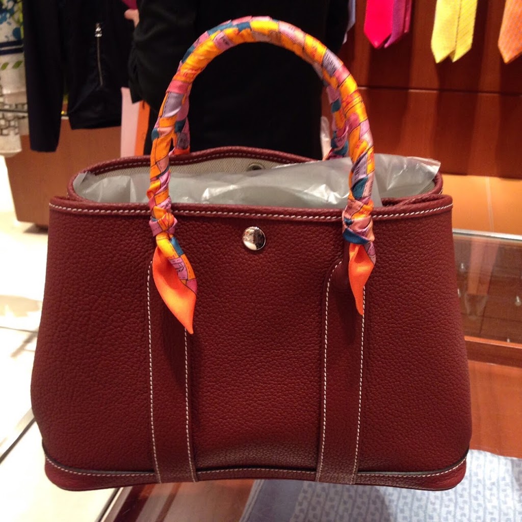 Hermès | Vancouver International Airport (YVR) Domestic and International Terminals, 3211 Grant McConachie Way, Richmond, BC V7C 4N3, Canada | Phone: (604) 273-1708