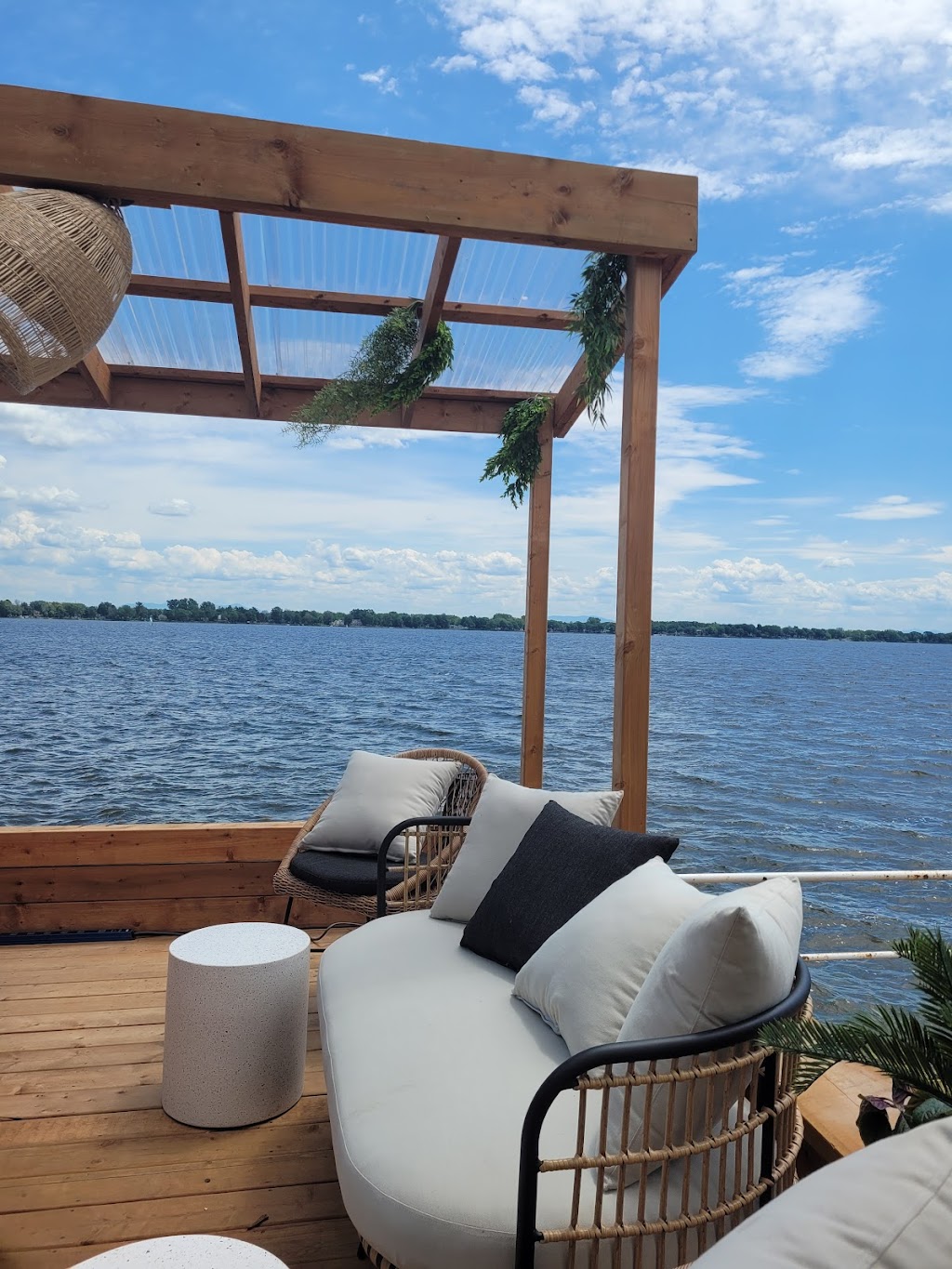 La Tropézienne | 266 Avenue de Venise O, Venise-en-Québec, QC J0J 2K0, Canada | Phone: (438) 865-8651