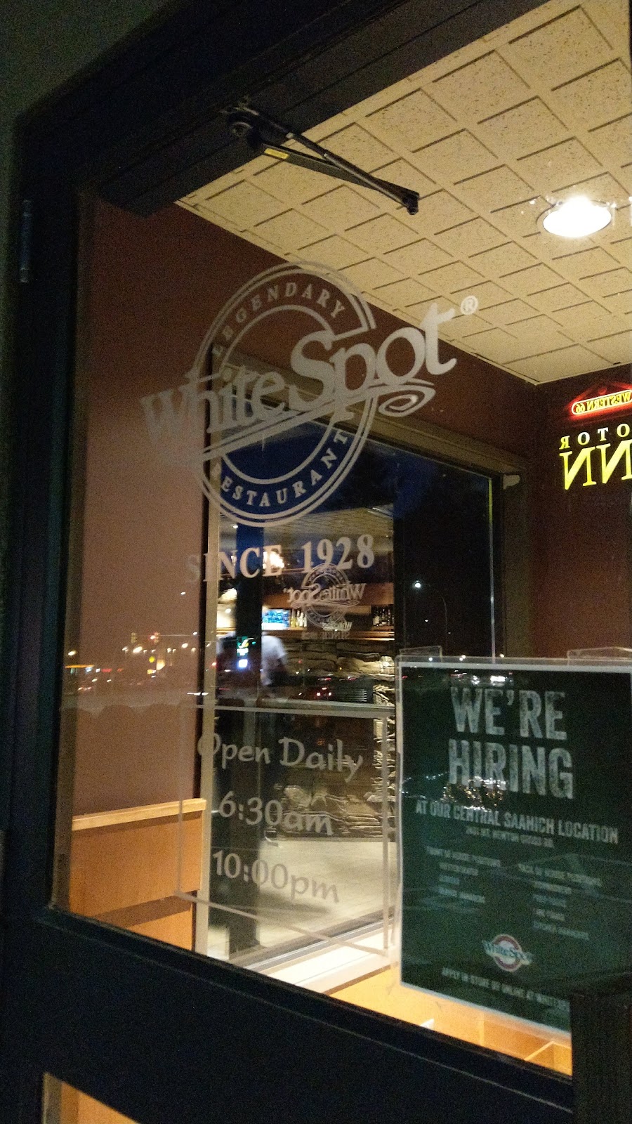 White Spot Central Saanich | 2401 Mt Newton Cross Rd, Saanichton, BC V8M 2B7, Canada | Phone: (250) 652-1724