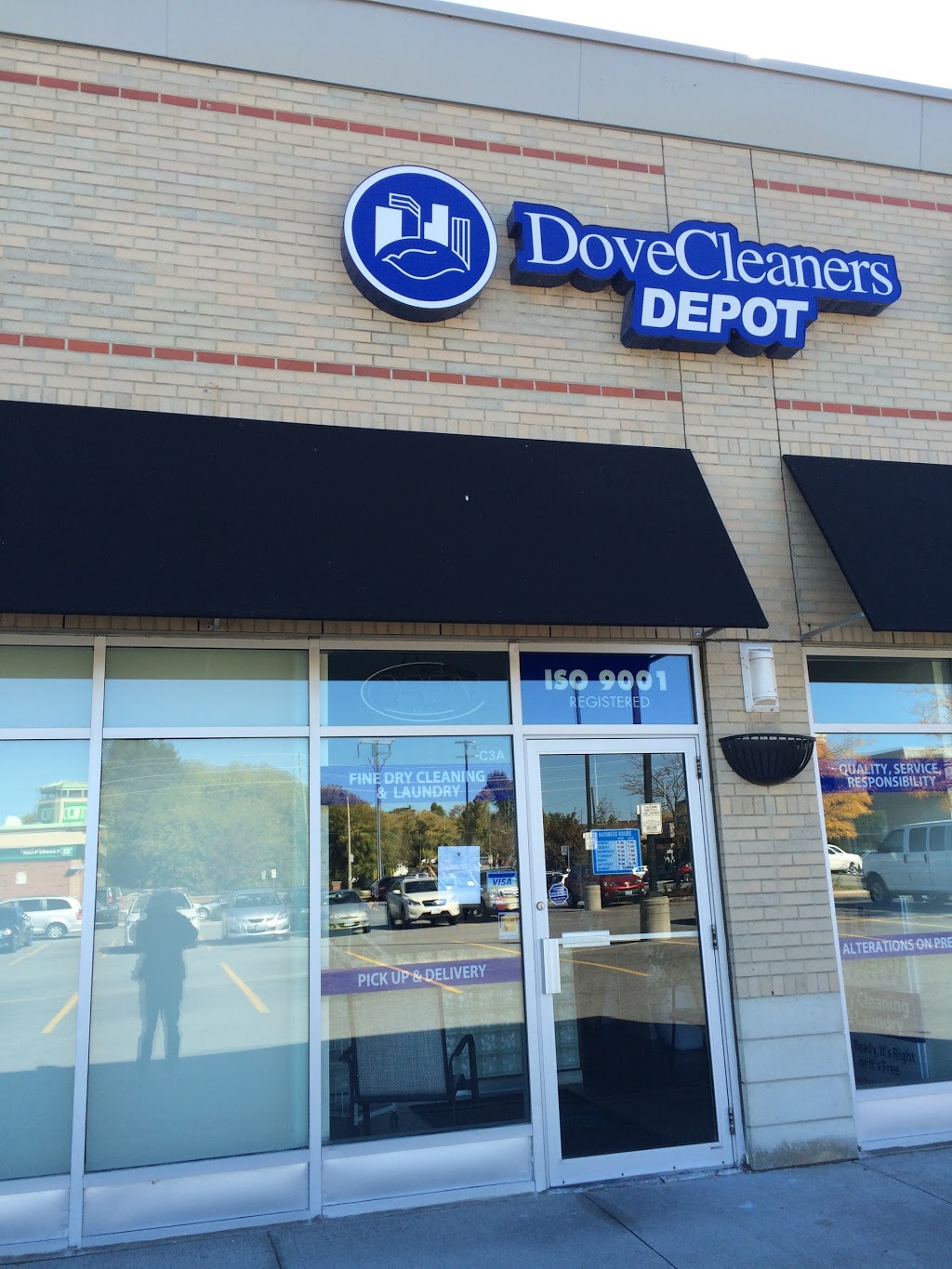 Dove Cleaners Depot | 125 The Queensway, Etobicoke, ON M8Y 1H6, Canada | Phone: (416) 850-8078
