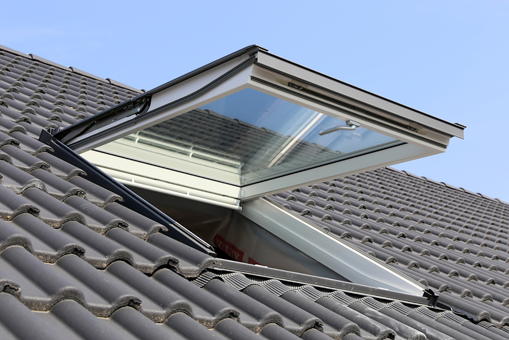 Best Roofing Toronto Services by Universal Roofs Inc | 30 Braddock Rd, Etobicoke, ON M9W 5H8, Canada | Phone: (416) 732-2421