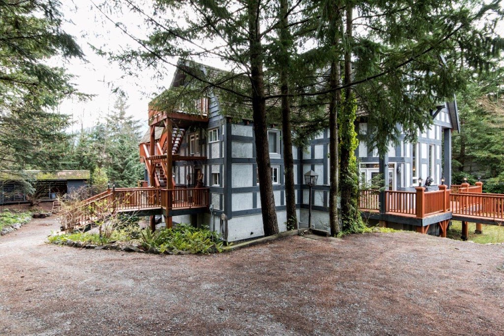 Squamish Bed and Breakfast | 40402 Skyline Dr, Garibaldi Highlands, BC V0N 1T0, Canada | Phone: (604) 848-5877