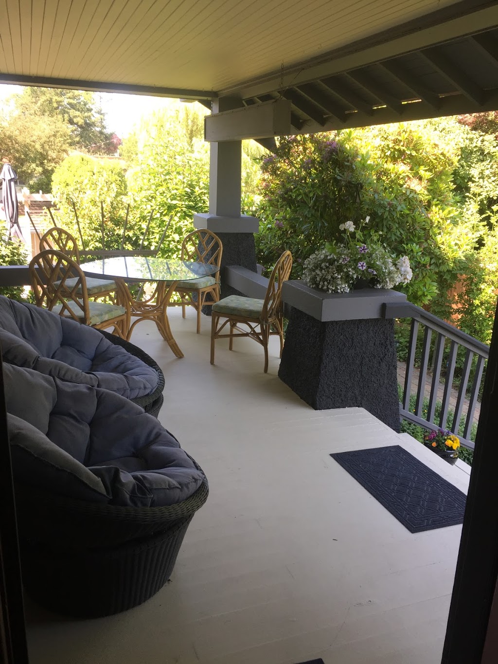 Orchard House | 9646 6 St, Sidney, BC V8L 2W2, Canada | Phone: (250) 656-9194