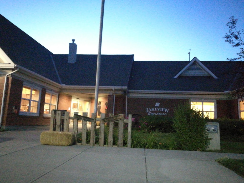 Lakeview Signature Inn - Calgary Airport | 2622 39 Ave NE, Calgary, AB T1Y 7J9, Canada | Phone: (403) 735-3336