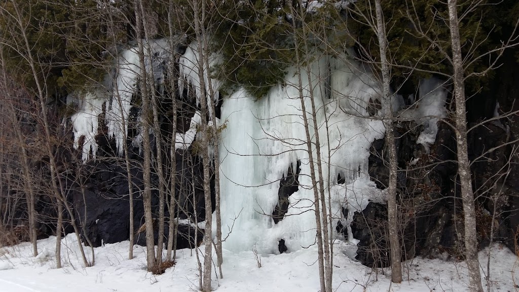 Place De La Gare | 1885 Chem. du Village, Mont-Tremblant, QC J8E 1K4, Canada | Phone: (819) 429-5529