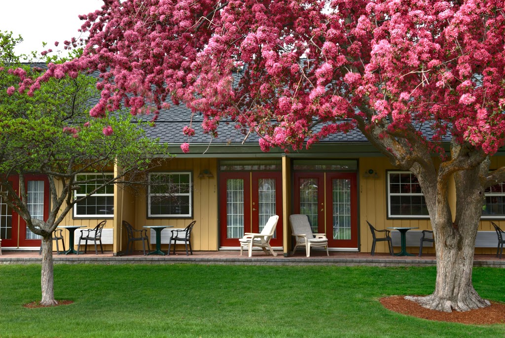 Ramada by Wyndham Penticton Hotel & Suites | 1050 Eckhardt Ave W, Penticton, BC V2A 2C3, Canada | Phone: (250) 492-8926