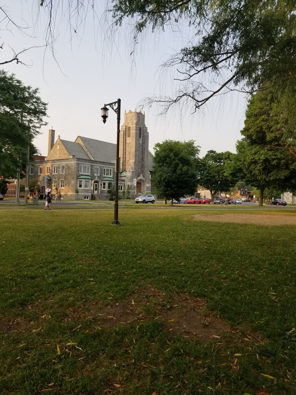 St. Louis Park | 25 34e Avenue, Lachine, QC H8T 1Z1, Canada | Phone: (514) 872-0311