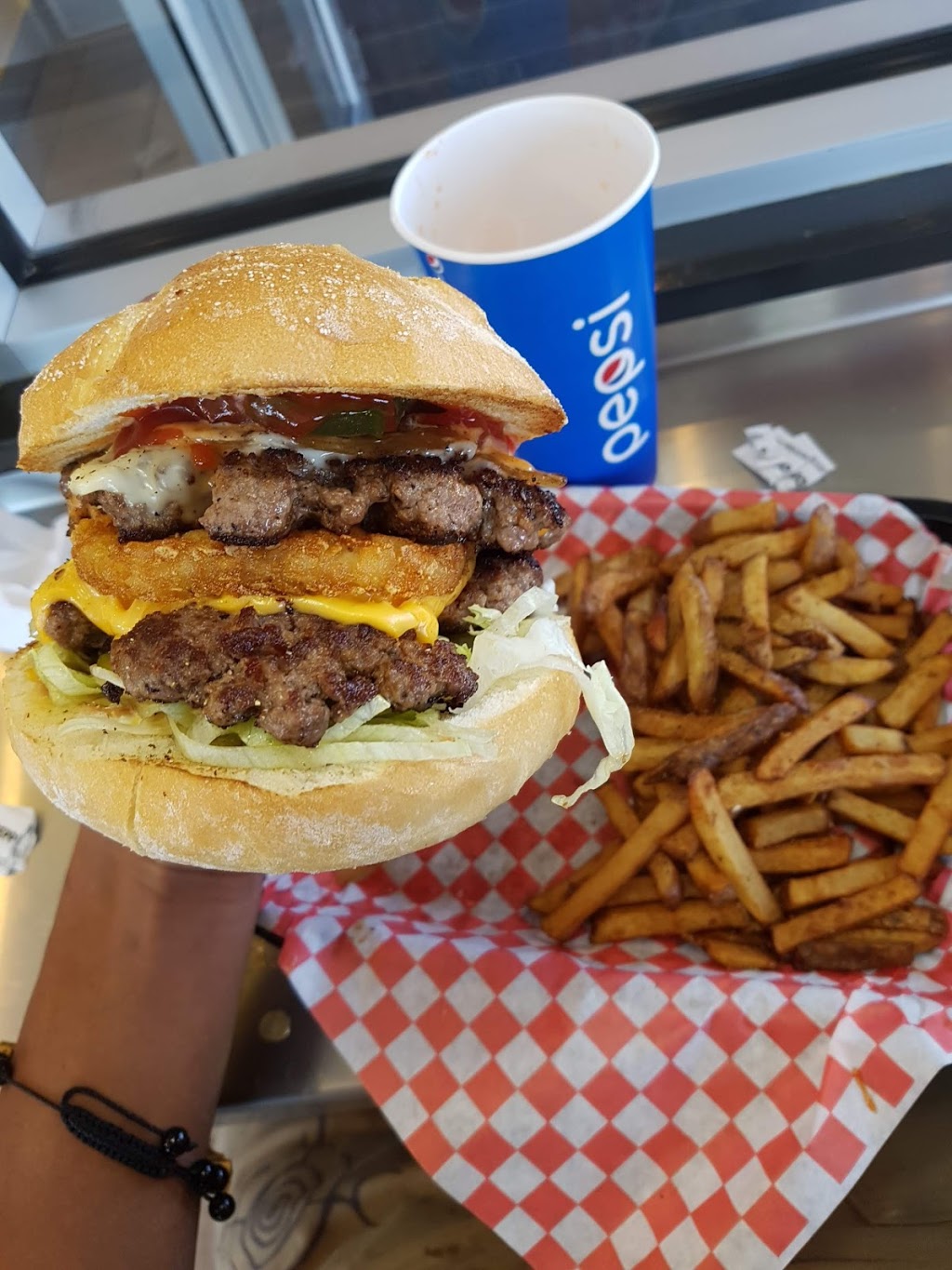 Charger Gourmet Burger & poutine | 392 Pleasant St, Dartmouth, NS B2Y 3S5, Canada | Phone: (902) 469-6749