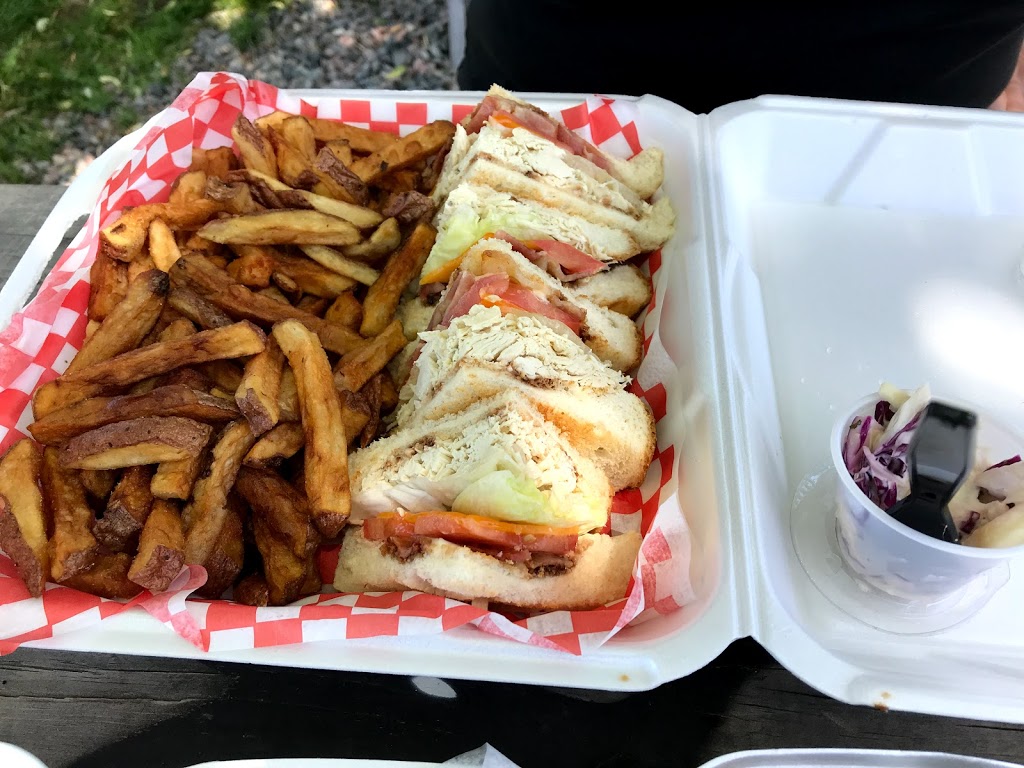 Le Smokn Bull | 1862 QC-148, Luskville, QC J0X 2G0, Canada | Phone: (819) 455-2600