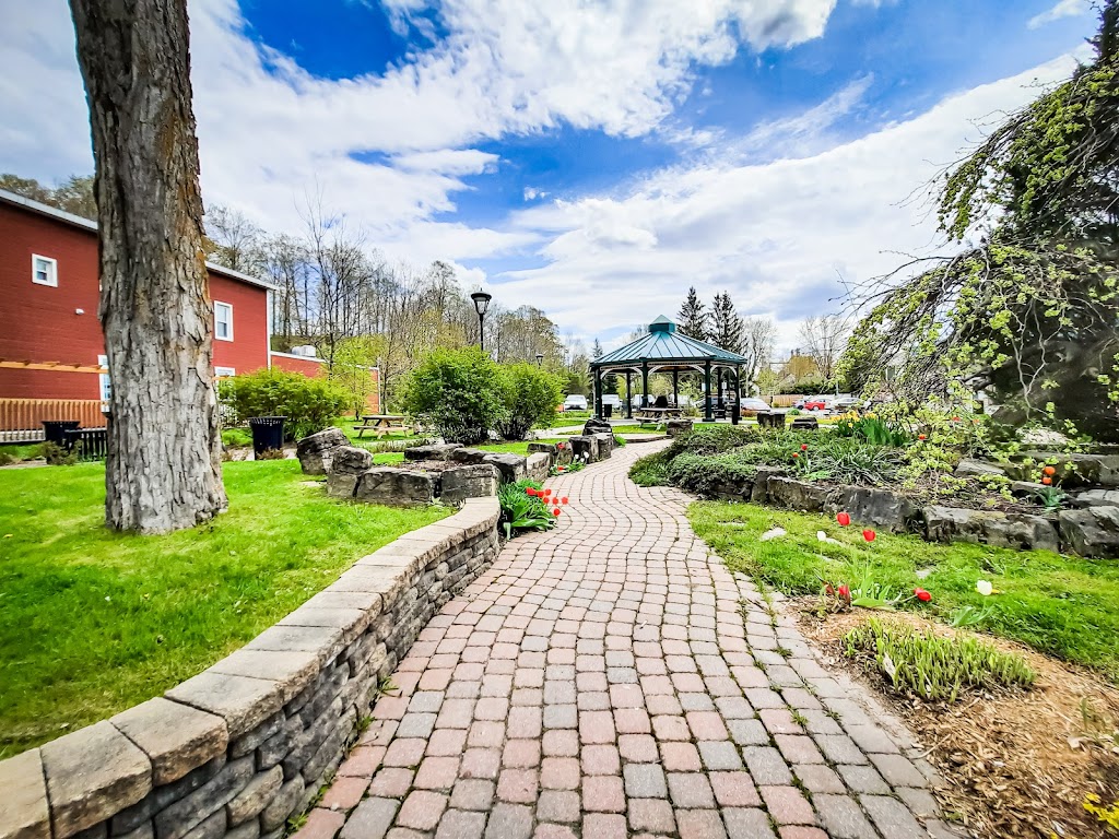Place publique du Dr. Adrien-Tougas | 67 Rue Principale, Bedford, QC J0J 1A0, Canada | Phone: (450) 248-2440