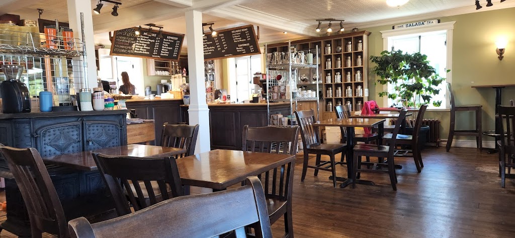 Cafe Bonte Divine Inc. | 2 Chem. du Roy E, Saint-Jean-Port-Joli, QC G0R 3G0, Canada | Phone: (418) 598-3330