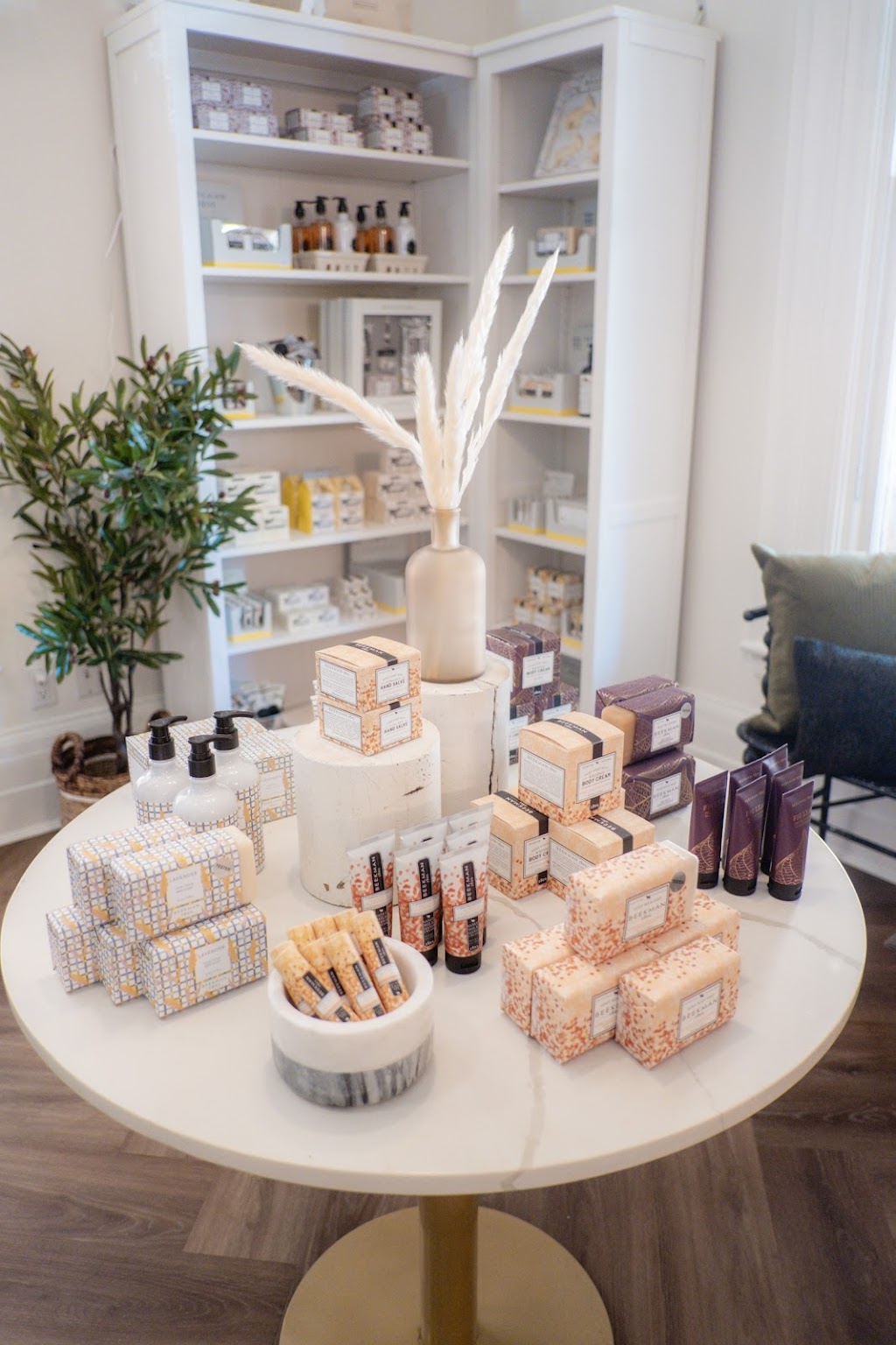 Featherfields Wortley Village | 173 Wortley Rd, London, ON N6C 3P6, Canada | Phone: (519) 672-8958