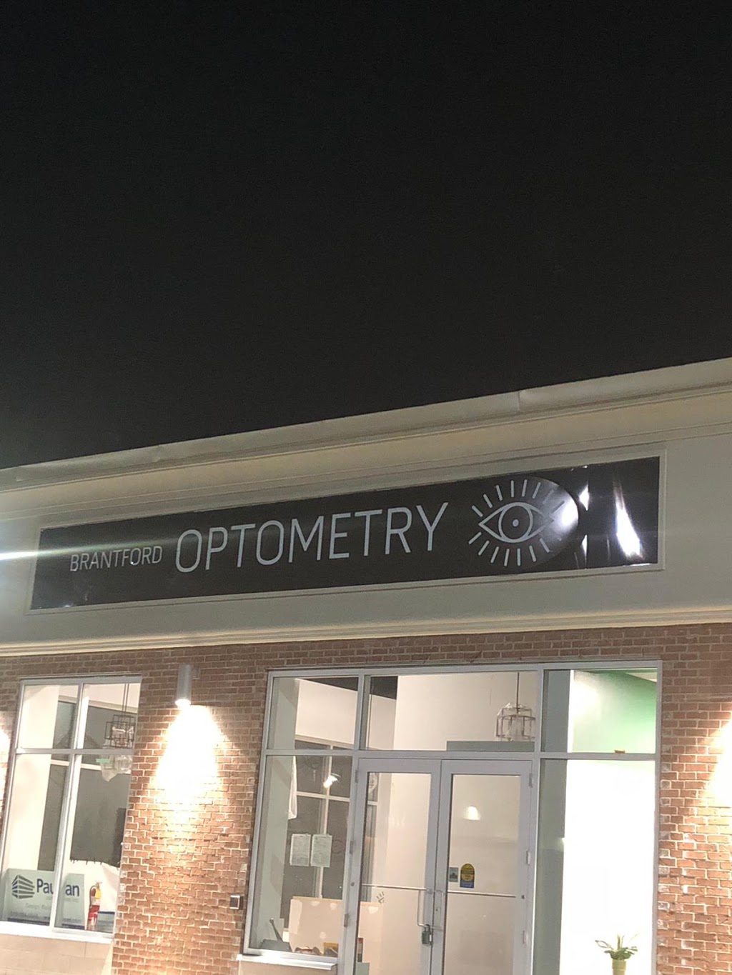 Brantford Optometry | 300 King George Rd, Brantford, ON N3R 5L8, Canada | Phone: (519) 752-1888