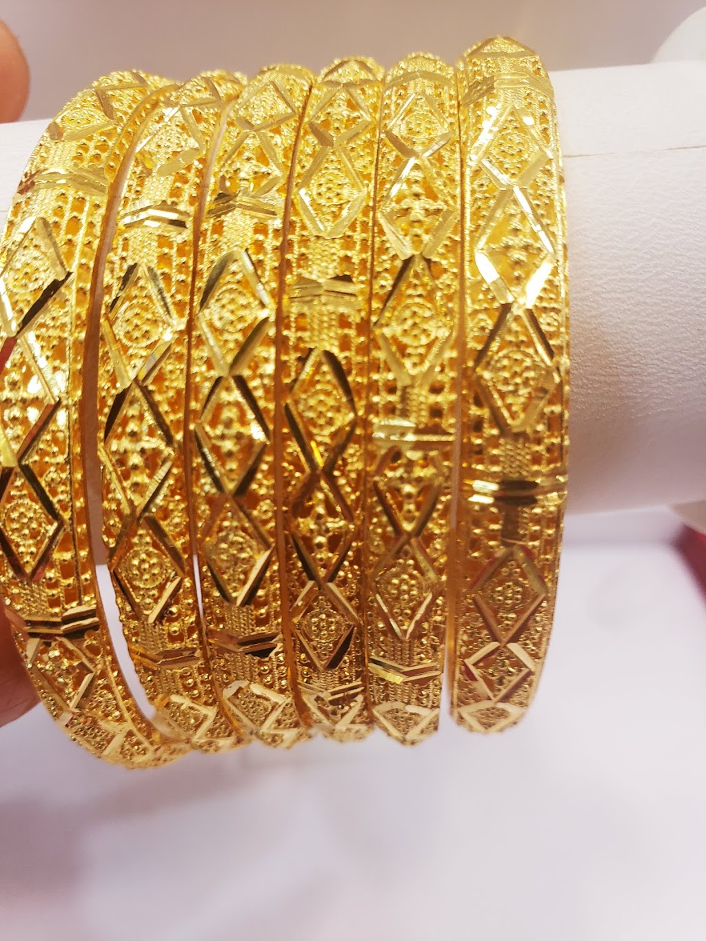 Kanagaambikai Gold House | 3160 Eglinton Ave E, Scarborough, ON M1J 2H4, Canada | Phone: (416) 269-7197