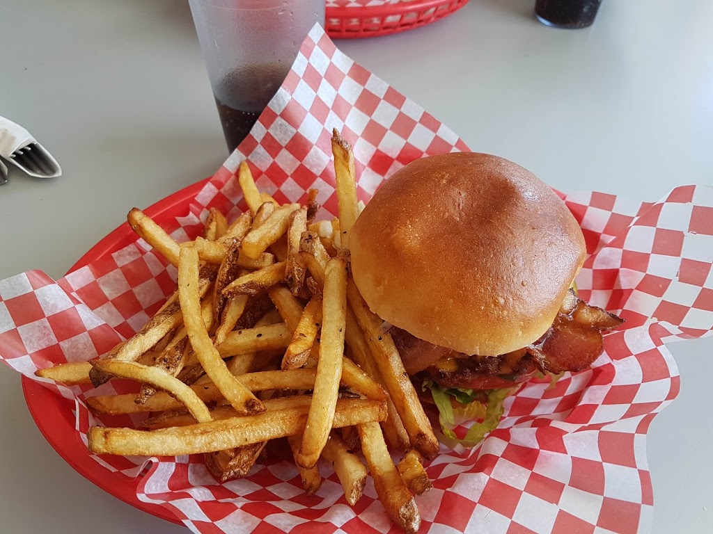 Maple Diner and Smokehouse | 670A River Rd W, Wasaga Beach, ON L9Z 2P1, Canada | Phone: (705) 352-5100