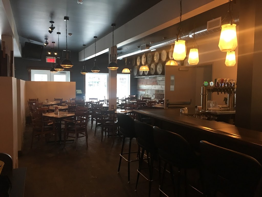 Resto/Pub Interlude | 58 Rue Principale, Bedford, QC J0J 1A0, Canada | Phone: (450) 248-4491