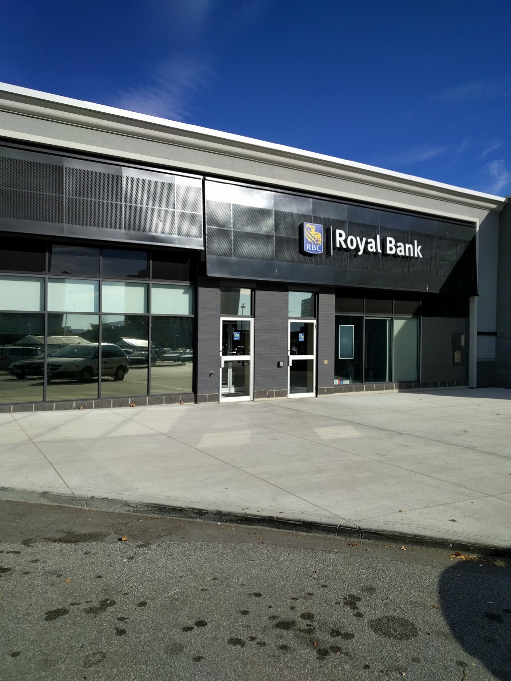 RBC Royal Bank | 4557 Hurontario St, Mississauga, ON L4Z 3M2, Canada | Phone: (905) 712-8388