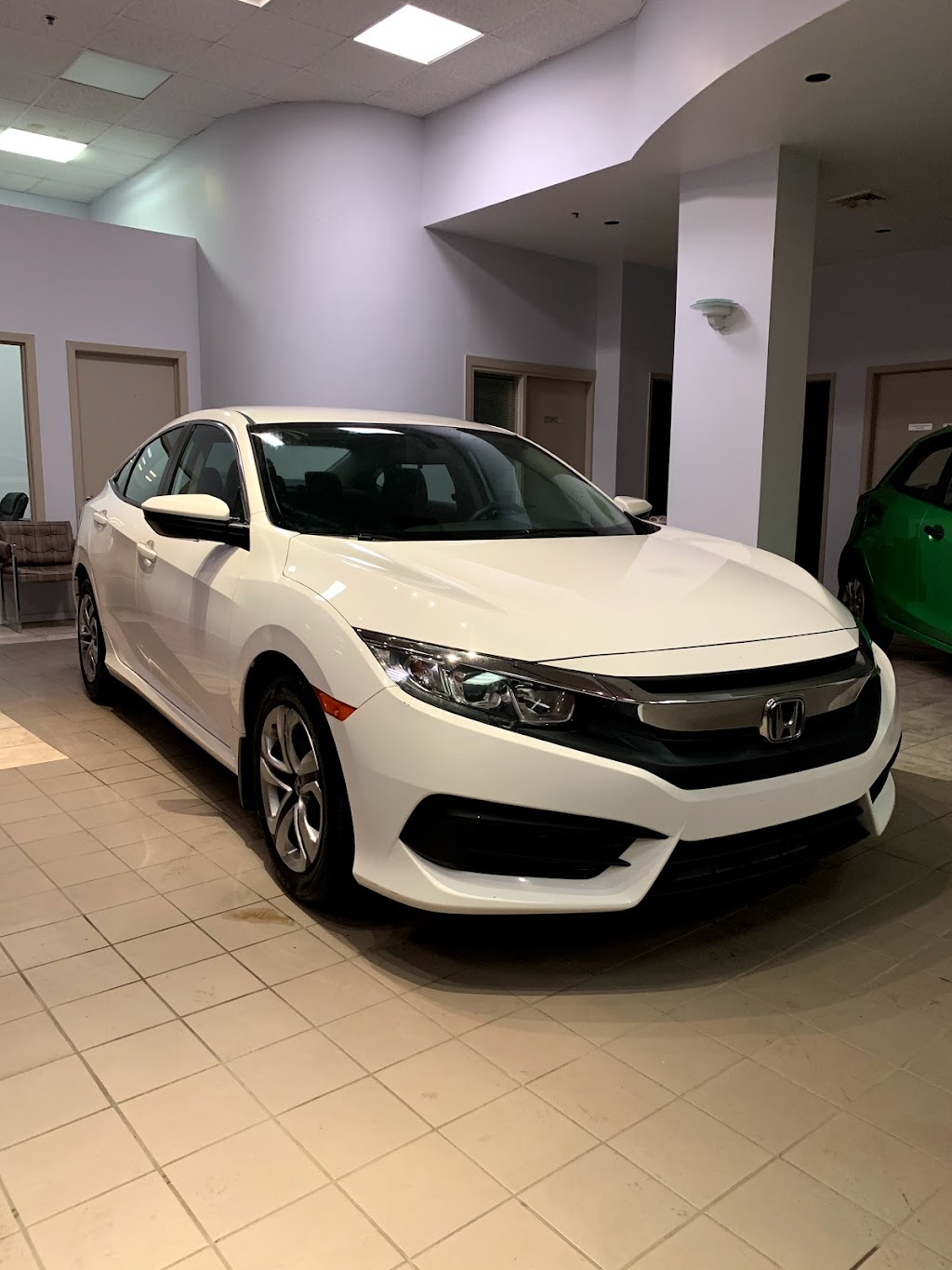 Centre Carland | 7850 Chem. Devonshire, Mont-Royal, QC H4P 2S3, Canada | Phone: (514) 469-1930