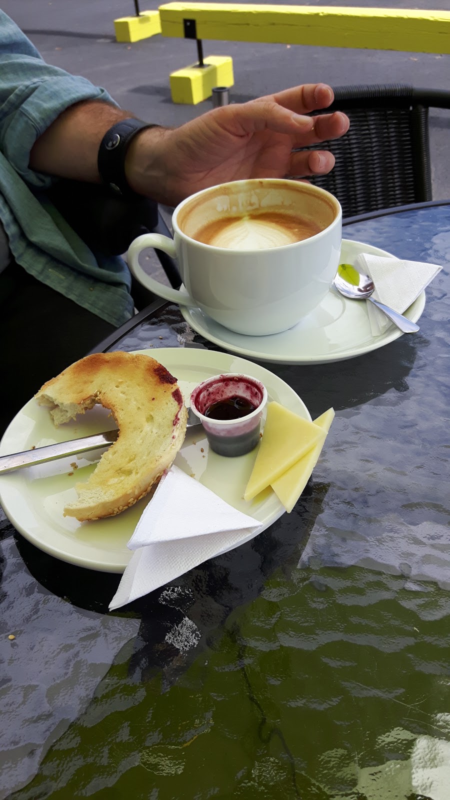Onze Onze Café du village | 1111 QC-343, Saint-Alphonse-Rodriguez, QC J0K 1W0, Canada | Phone: (450) 883-0397