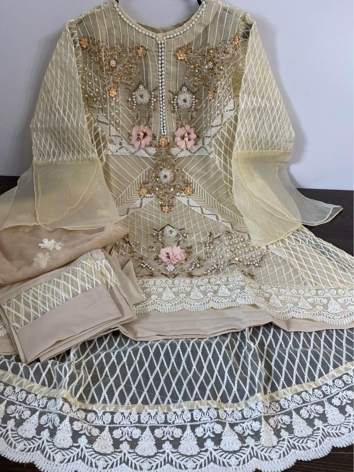 Traditional Libas | 119 Bluerock Crescent, Cambridge, ON N1R 7B7, Canada | Phone: (647) 786-5928