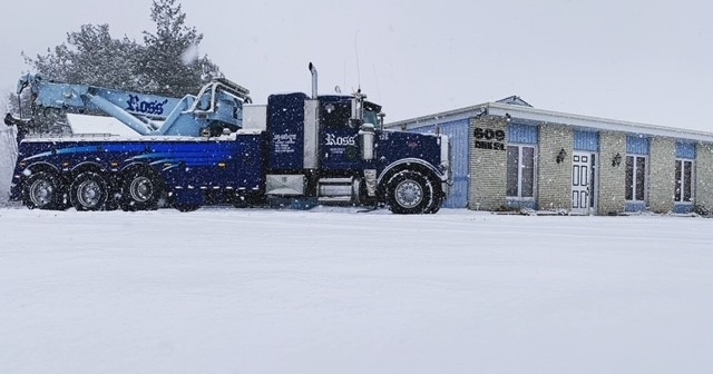 Ross Towing And Transportation Services Inc | 995 Pond Mills Rd, London, ON N6N 1C3, Canada | Phone: (519) 685-8585