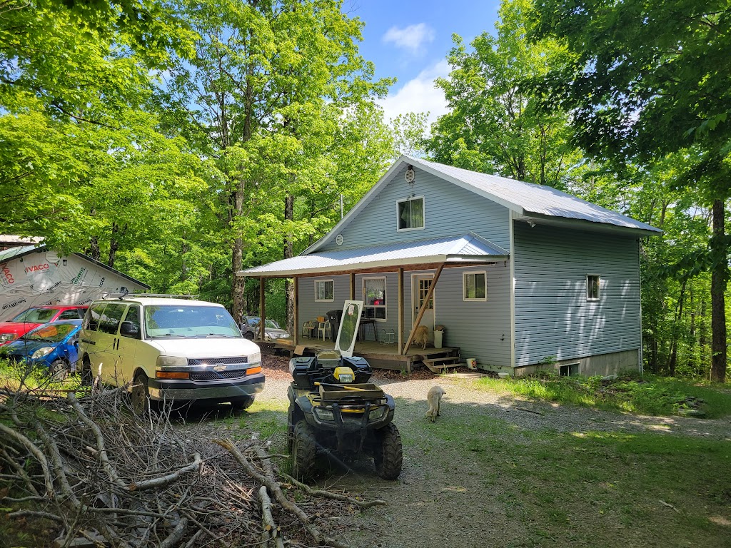 La Vieille Cabane | 243 7e Rang, Saint-Isidore-de-Clifton, QC J0B 2X0, Canada | Phone: (819) 658-3675
