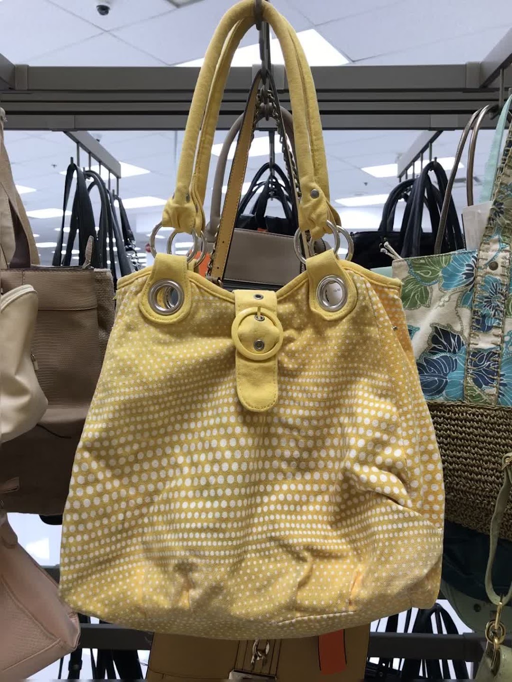 Friperie Renaissance Galeries des Sources | 3237 Sources Blvd Local 84, Dollard-Des Ormeaux, QC H9B 1Z6, Canada | Phone: (438) 797-1100