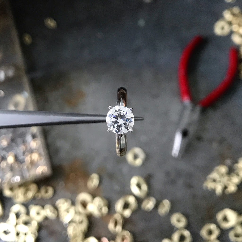 Aristor Jewelry | 3842 Boul Notre-Dame, Laval, QC H7V 1R9, Canada | Phone: (450) 688-7899