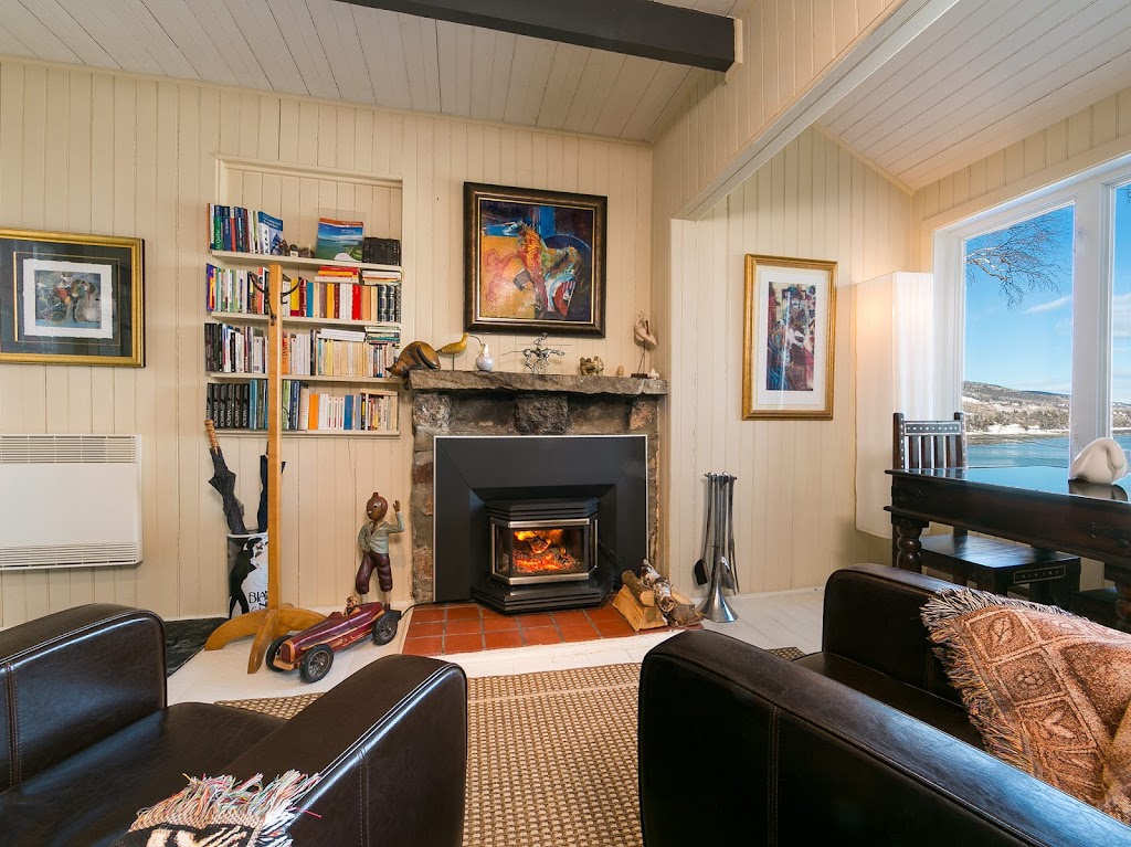 Auberge des Eaux Vives | 39 Rue de la Greve, La Malbaie, QC G5A 2R3, Canada | Phone: (418) 665-4808
