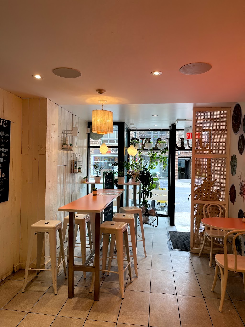 Julians | 111 Avenue du Mont-Royal O, Montréal, QC H2T 2S9, Canada | Phone: (514) 379-4622