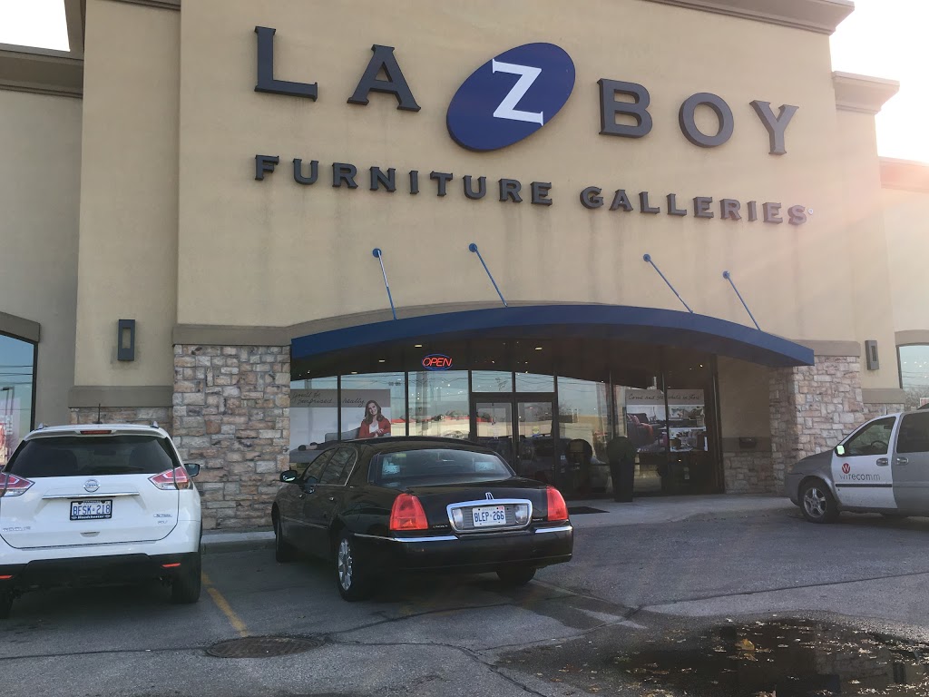 La-Z-Boy Furniture Galleries | 1611 The Queensway, Etobicoke, ON M8Z 1T8, Canada | Phone: (416) 253-0555