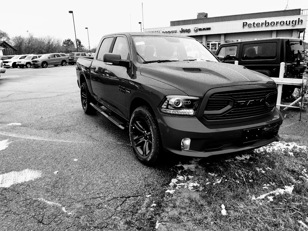 Peterborough Chrysler | 2017 Lansdowne St W, Peterborough, ON K9J 7Y4, Canada | Phone: (877) 228-9390