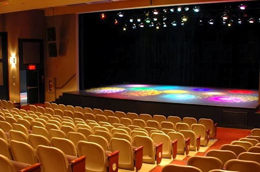 Middle School Beaubois | 4901 Rue du Collège - Beaubois, Pierrefonds, QC H8Y 3T4, Canada | Phone: (514) 684-7642