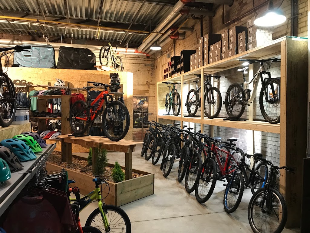 Sweet Petes Trailhead | 550 Bayview Ave #10, Toronto, ON M4W 3X8, Canada | Phone: (416) 533-1411