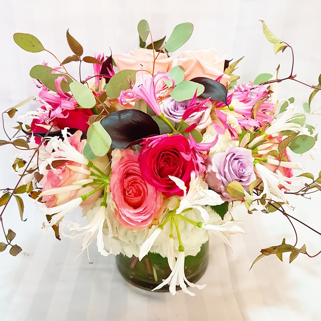 Sam Solis Florist | 18 Lonsdale Ave, North Vancouver, BC V7L 0B2, Canada | Phone: (604) 877-1945