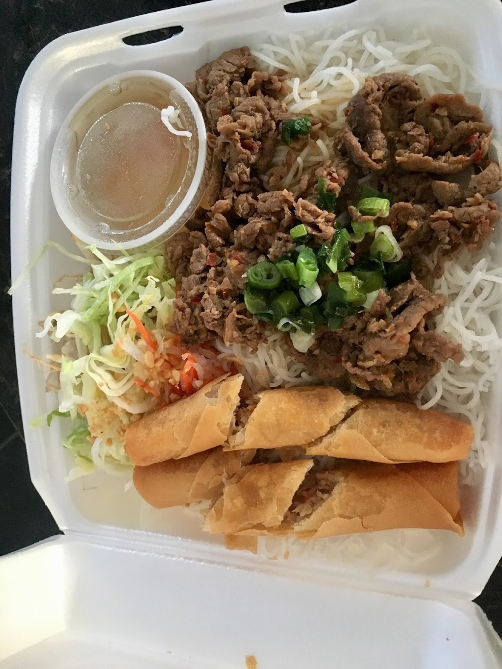 Pho V | 5269 Memorial Dr #13, Calgary, AB T2A 4V1, Canada | Phone: (403) 460-2005
