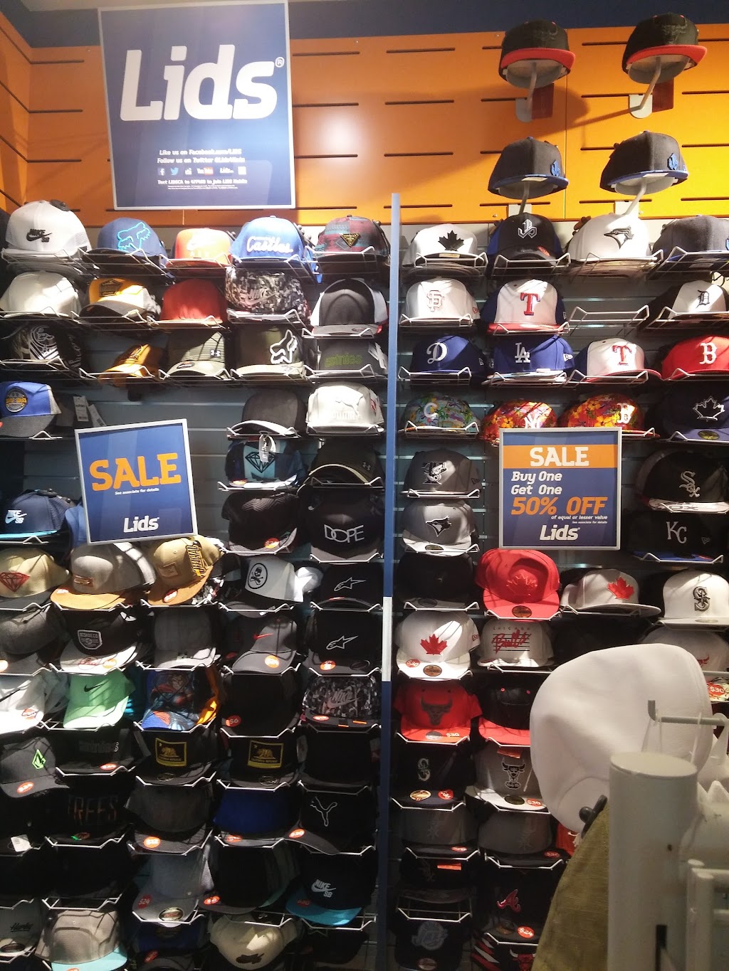 Lids | The Promenade, 1 Promenade Cir, Thornhill, ON L4J 4P8, Canada | Phone: (905) 886-7118