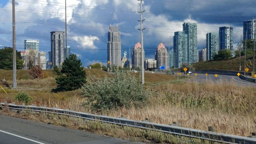 Wakefield Common | 795 Rathburn Rd W, Mississauga, ON L5C 4N1, Canada | Phone: (905) 615-4311