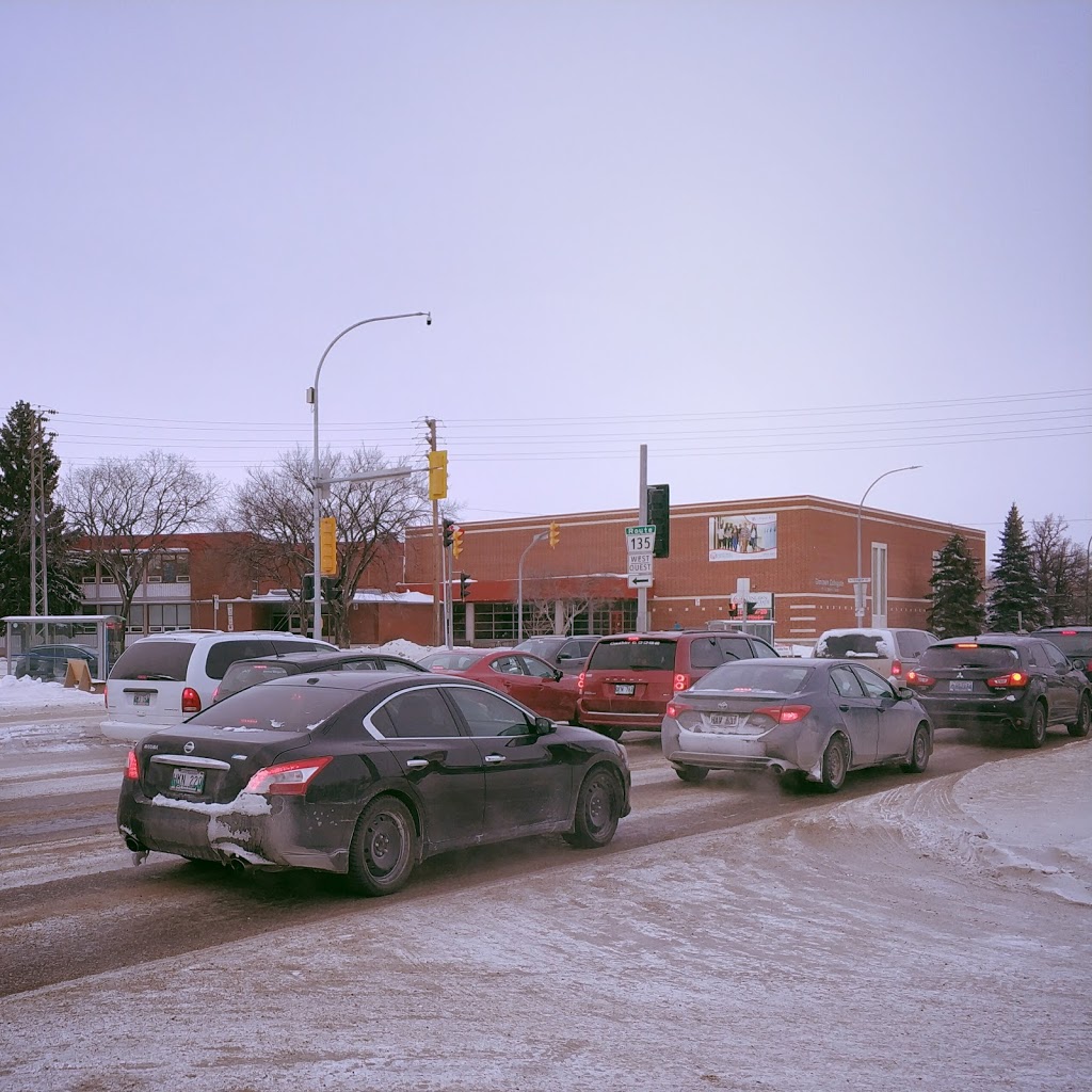 Glenlawn Collegiate | 770 St Marys Rd, Winnipeg, MB R2M 3N7, Canada | Phone: (204) 233-3986