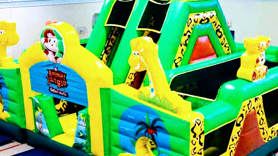 Jeux gonflables Simon Duchesneau | 1124 Rue Beaugrand, Acton Vale, QC J2A 1A0, Canada | Phone: (450) 501-8499