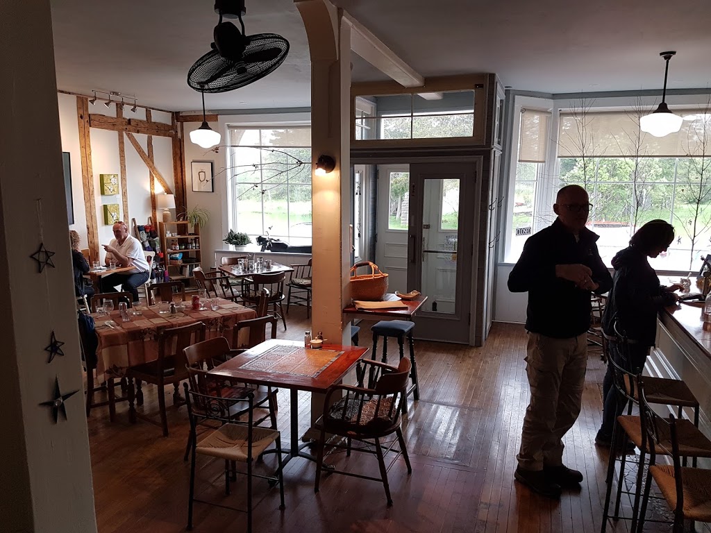 Bistro Le Chat Bleu | 342 NB-970, Baie Verte, NB E4M 1N5, Canada | Phone: (506) 538-0110