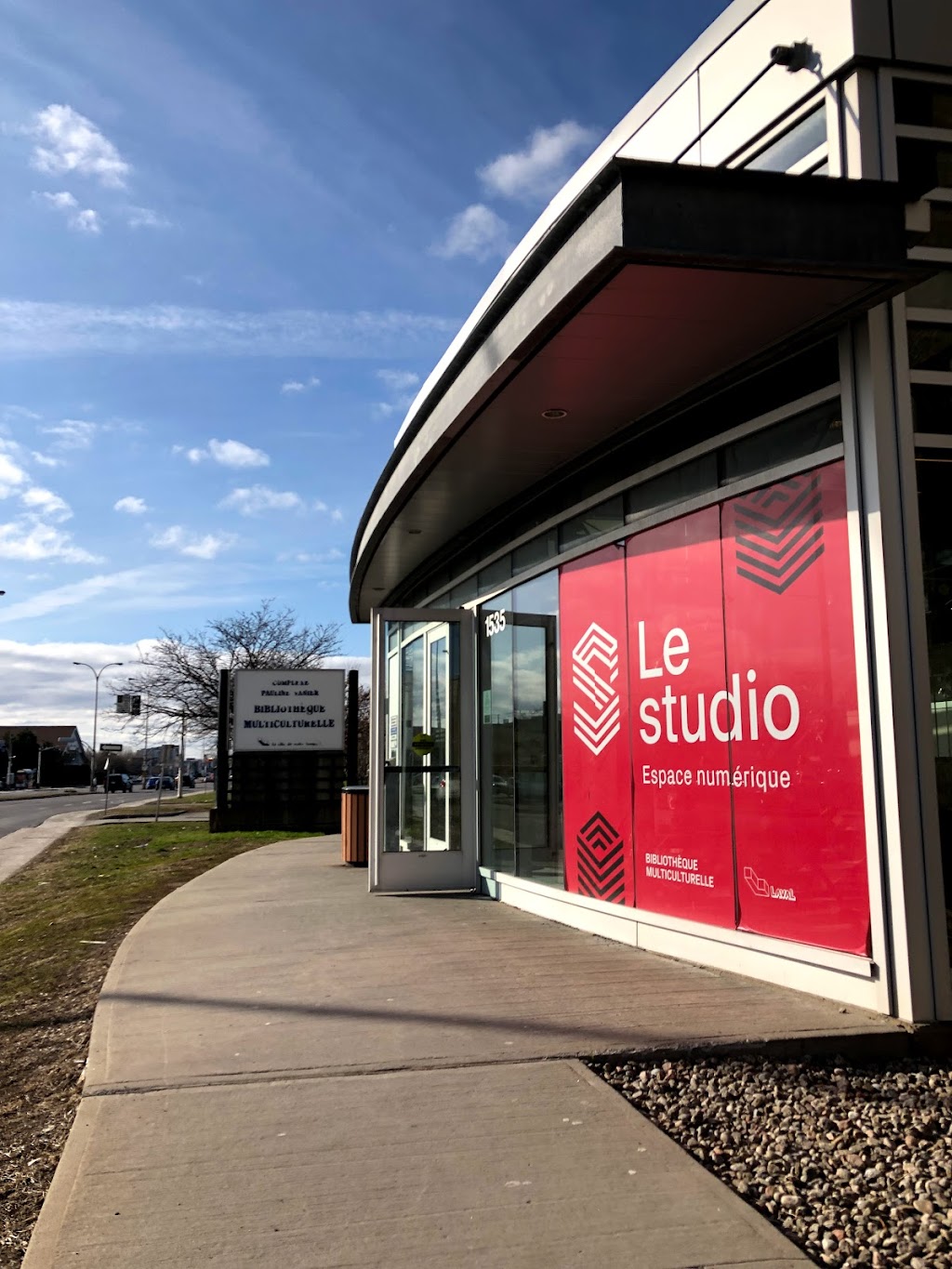 Multiculturelle Public Library of Laval | 1535 Bd Chomedey, Laval, QC H7V 3Z4, Canada | Phone: (450) 978-5995
