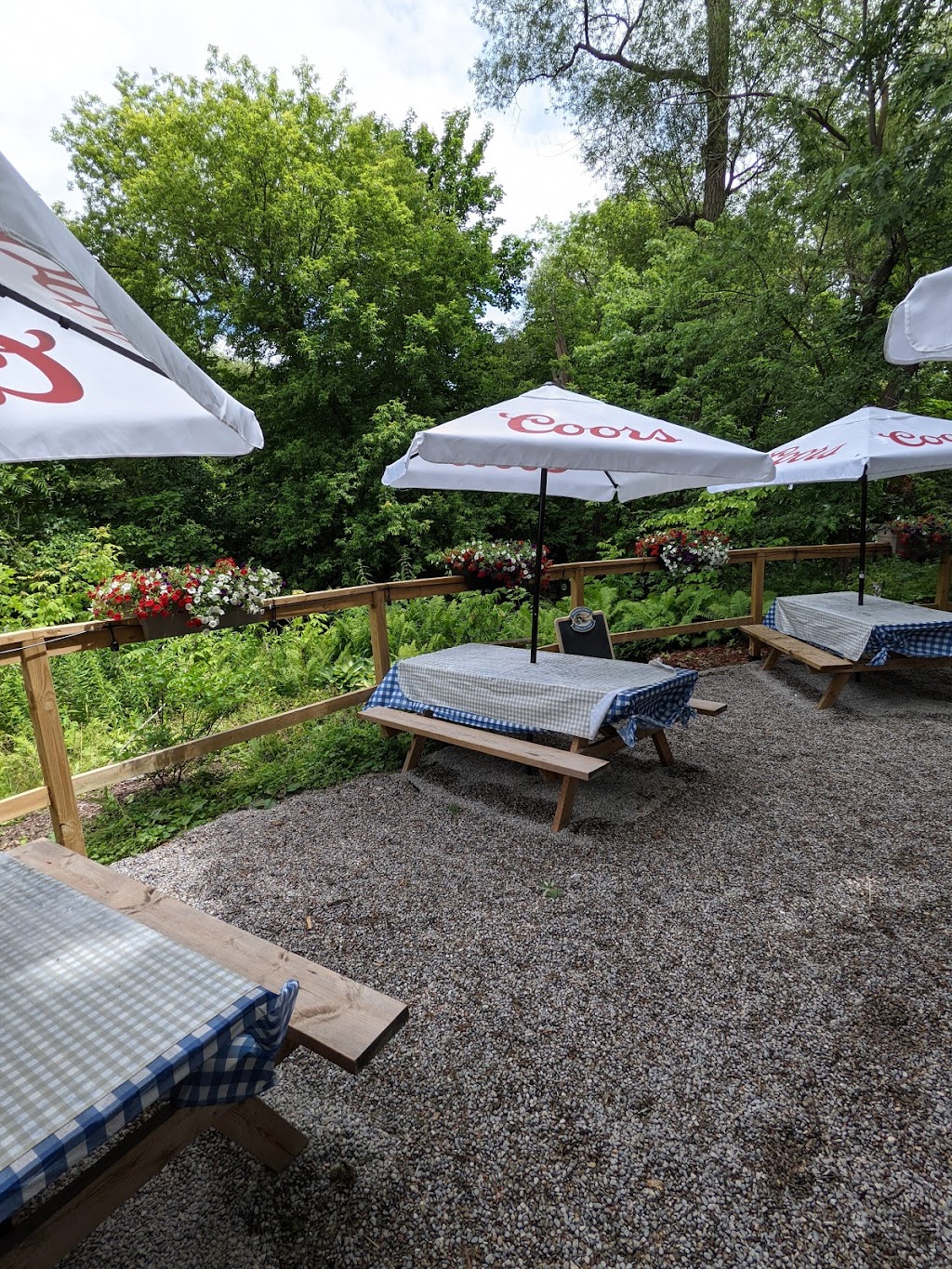 Crows Nest | 115 Prospect St, Newmarket, ON L3Y 3T3, Canada | Phone: (905) 953-8776
