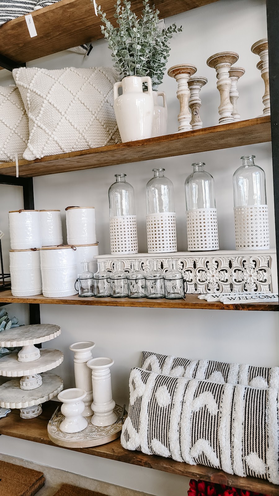 White Willow Loft | 351 Kent St W, Lindsay, ON K9V 2Z7, Canada | Phone: (705) 320-9292